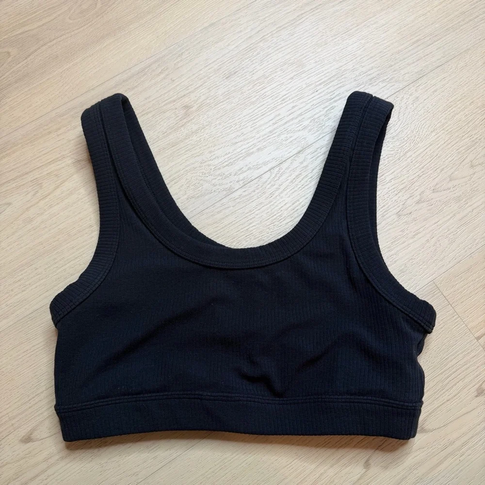 Alo ribbed athletic bra